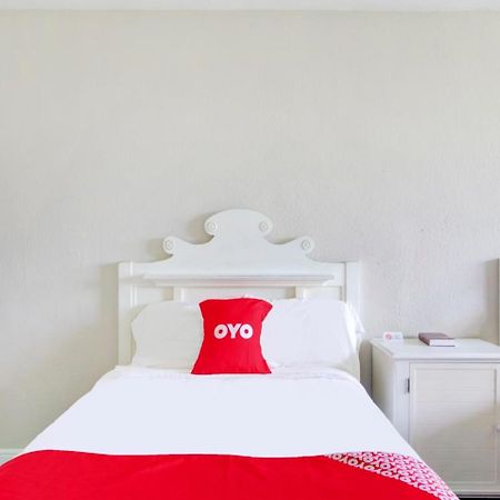 Oyo Hotel Dundee By Crystal Lake Eksteriør billede