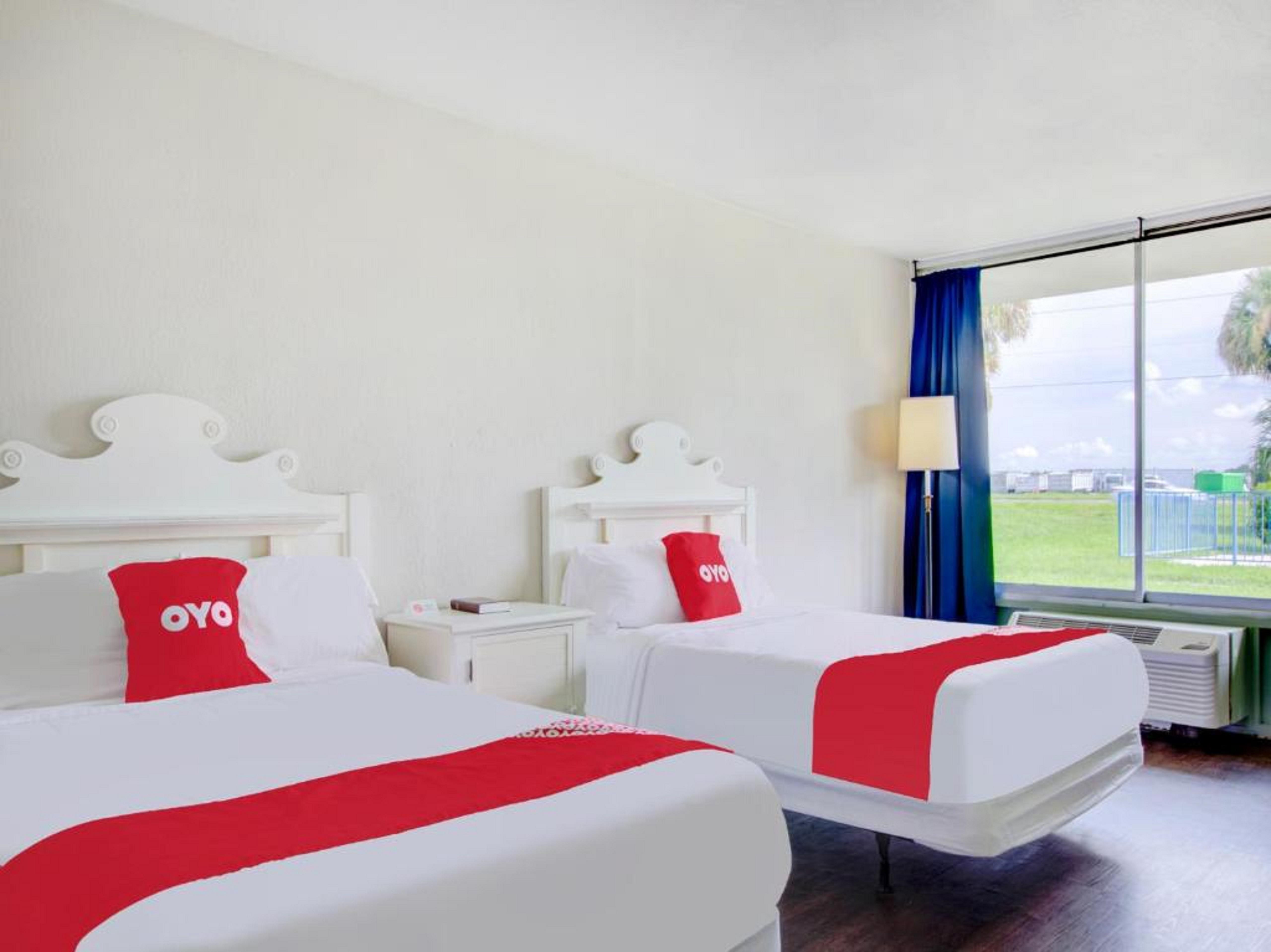 Oyo Hotel Dundee By Crystal Lake Eksteriør billede