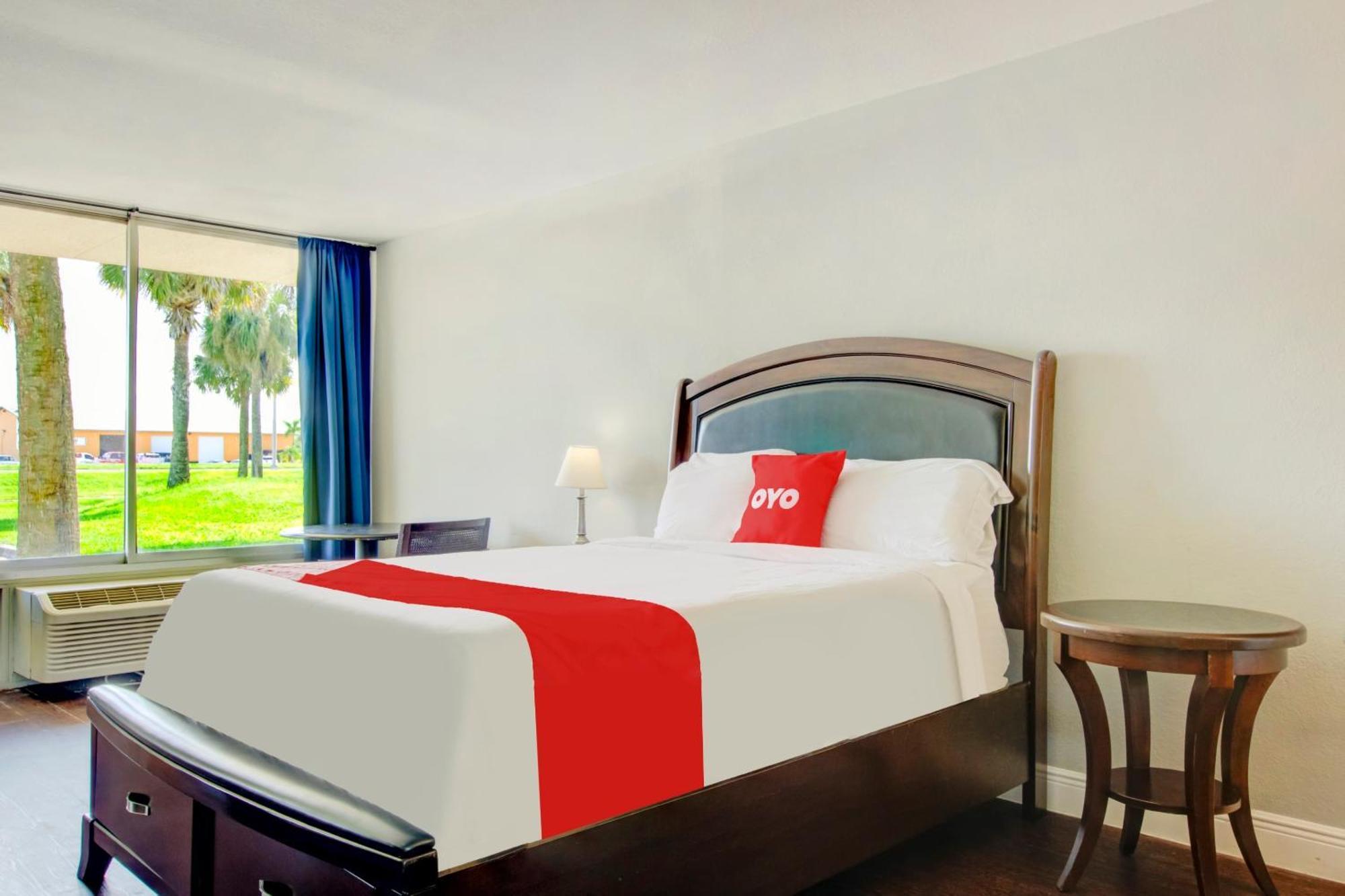 Oyo Hotel Dundee By Crystal Lake Eksteriør billede