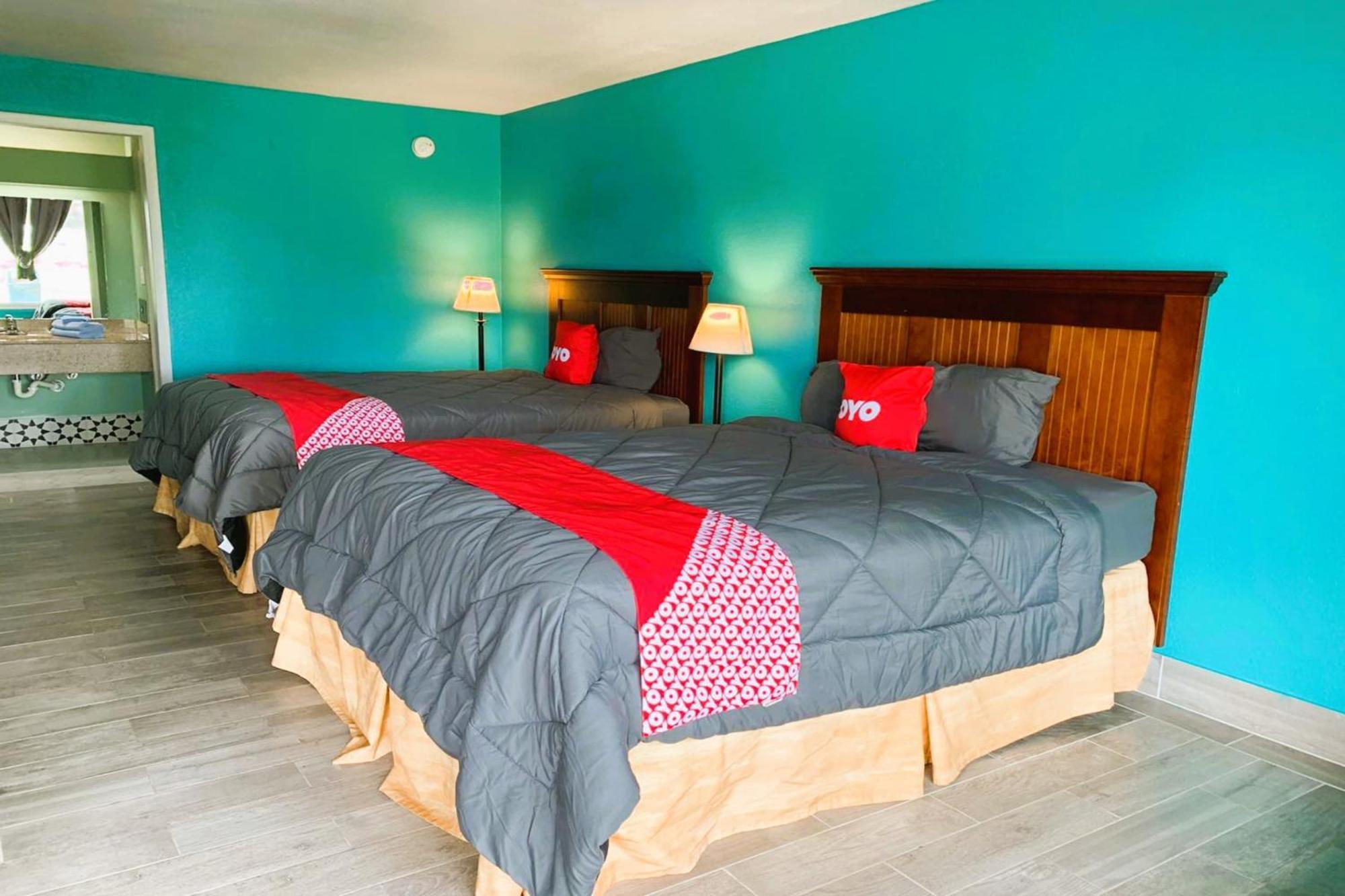 Oyo Hotel Dundee By Crystal Lake Eksteriør billede