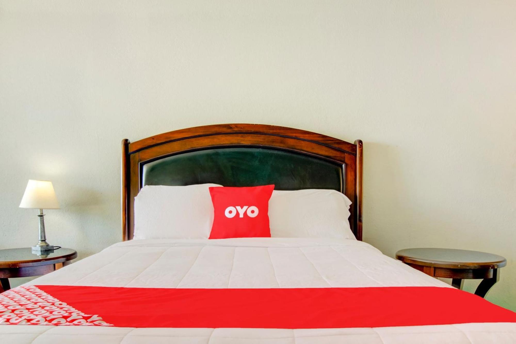 Oyo Hotel Dundee By Crystal Lake Eksteriør billede